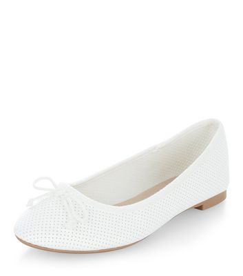 Comprar White Perforated Ballet Pumps al mejor precio