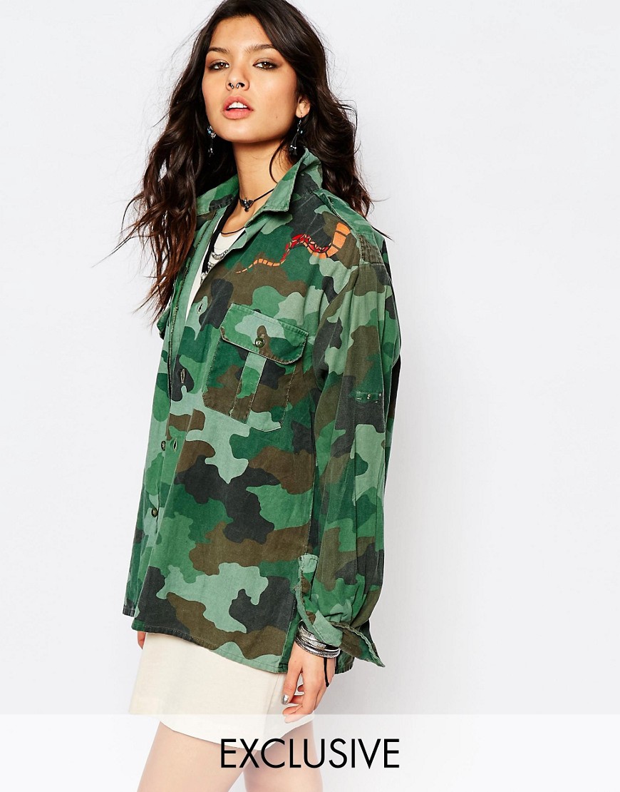 Comparar mejores precios Sobrecamisa extragrande estilo vintage con estampado de camuflaje y detalle de serpiente de Milk It con descuentos Comprar Sobrecamisa extragrande estilo vintage con estampado de camuflaje y detalle de serpiente de Milk It al mejor precio