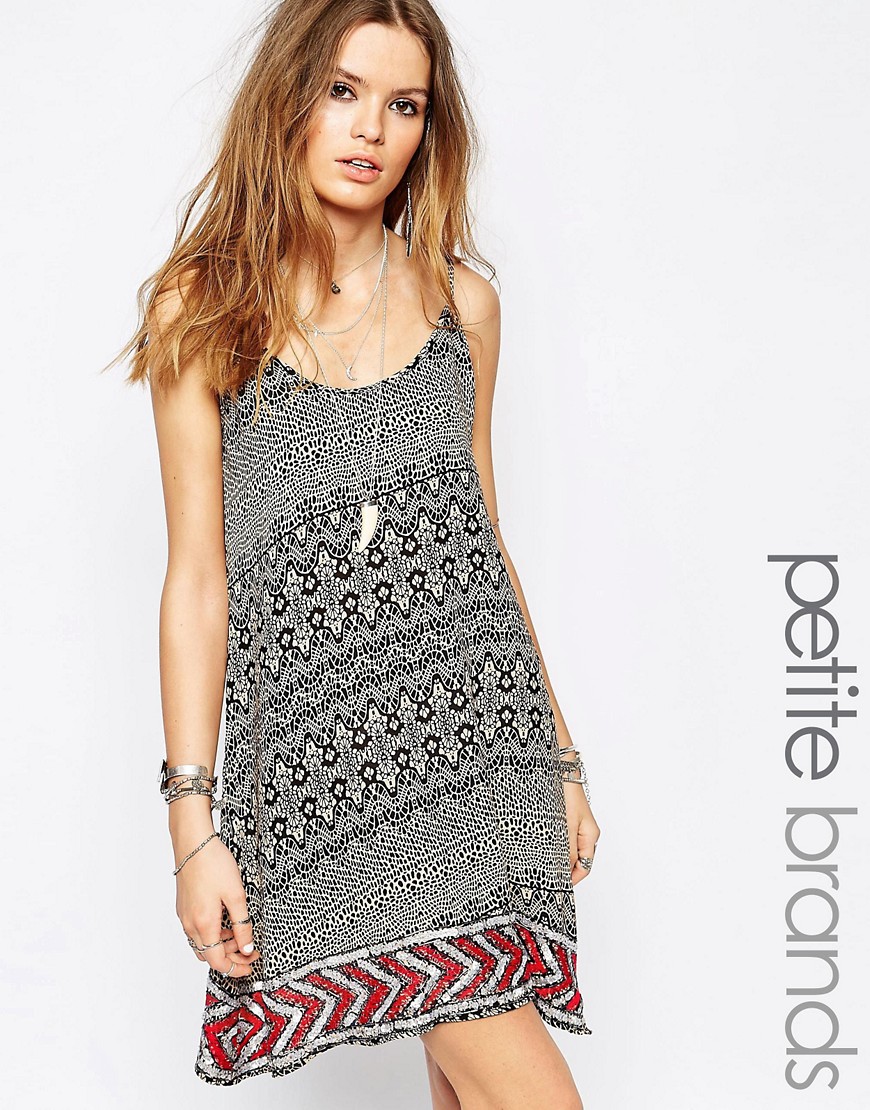 Comprar Vestido estilo camisola con lentejuelas en el bajo y estampado azteca de Glamorous Petite al mejor precio