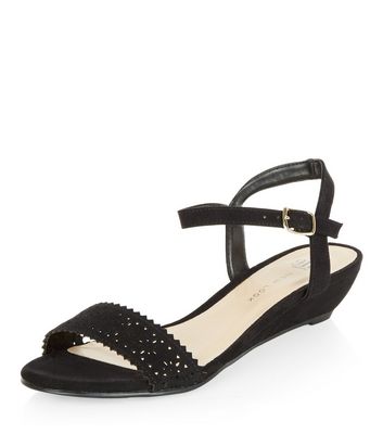 Comprar Teens Black Laser Cut Out Sandals al mejor precio