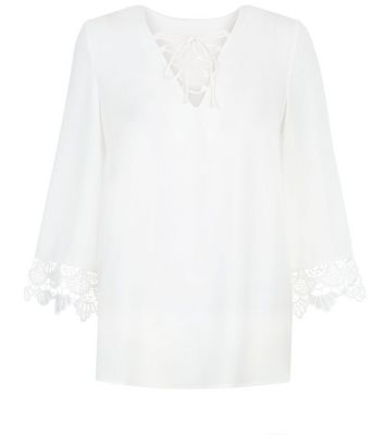 Comprar Love & Lies Cream Lace Up Blouse al mejor precio
