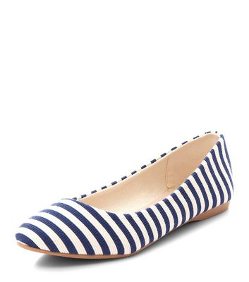 Comprar Wide Fit Navy Canvas Stripe Pointed Pumps al mejor precio