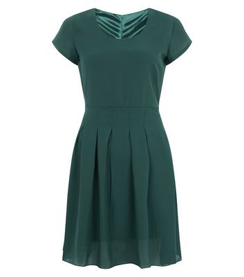 Comprar Tenki Green Cap Sleeve Pleated Dress al mejor precio