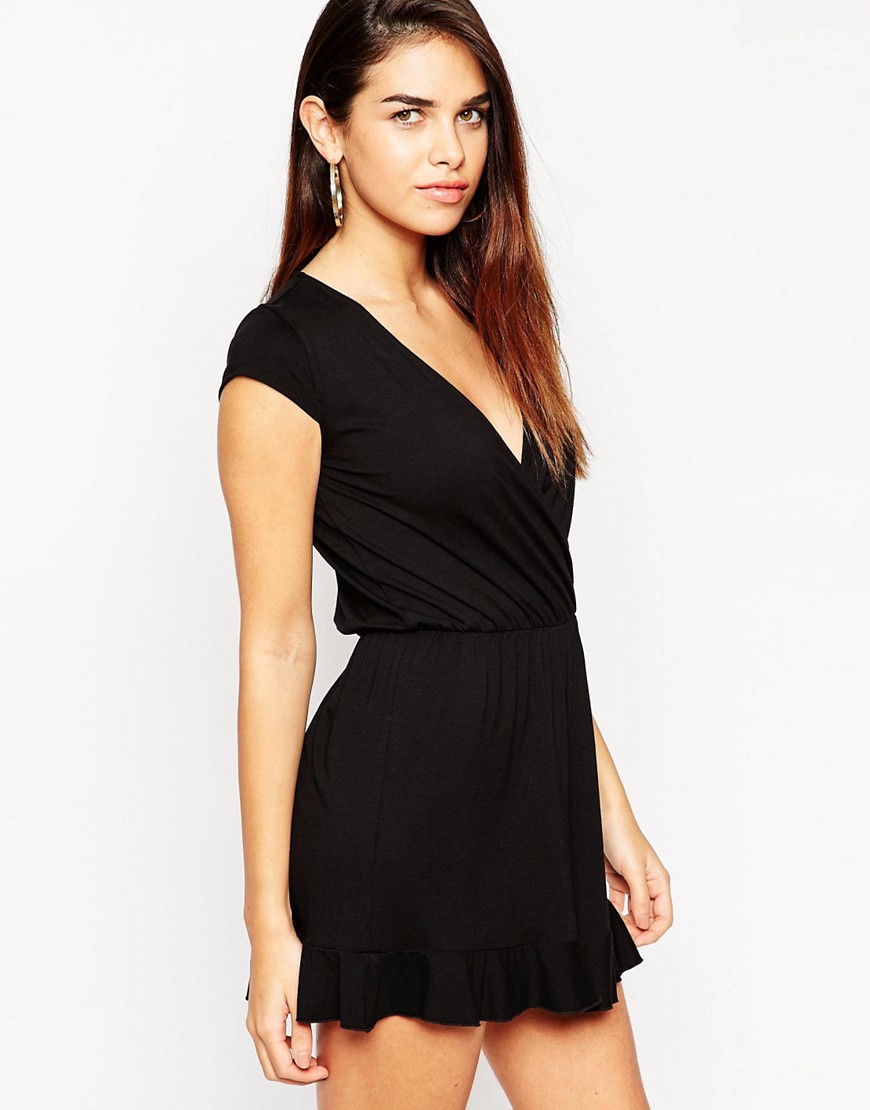 Comprar Mono corto con volante en el bajo y detalle cruzado de ASOS al mejor precio