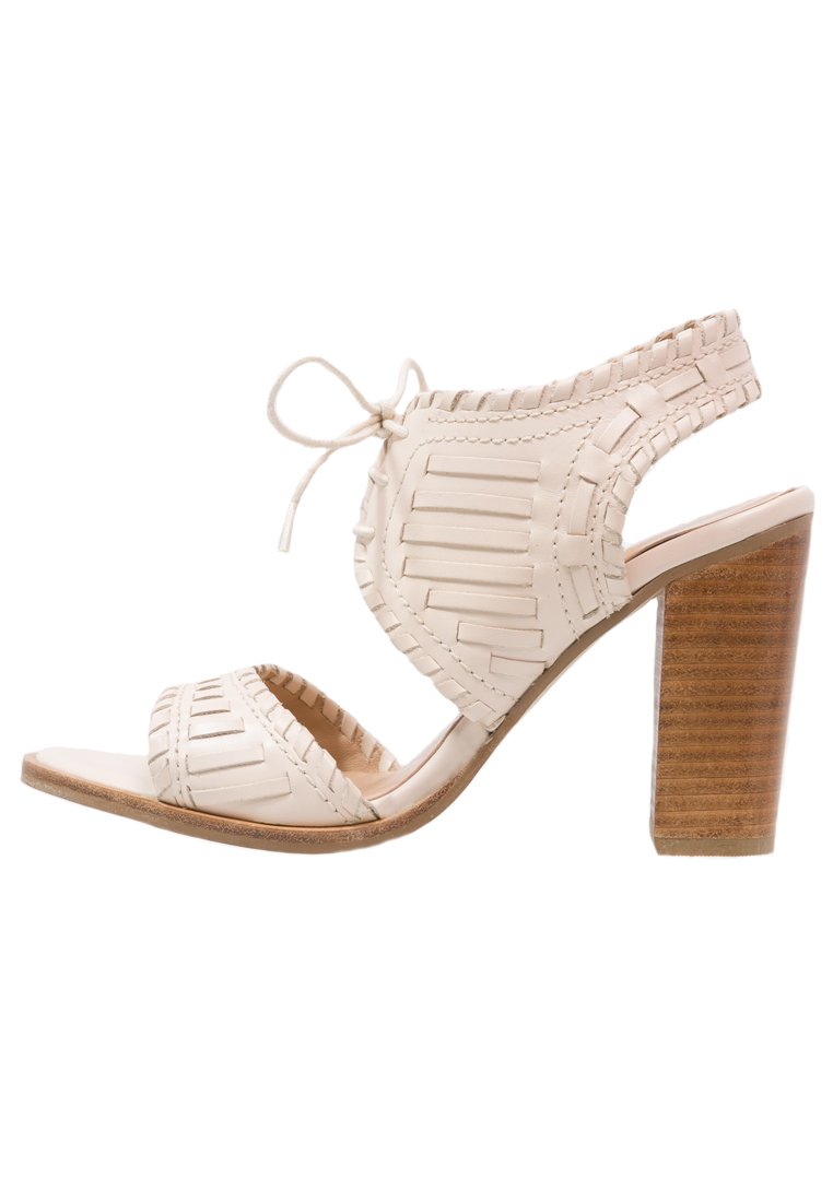 Comprar KIOMI Sandalias white al mejor precio