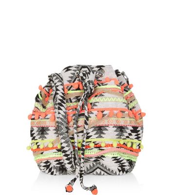 Comprar Black Aztec Woven Pom Pom Trim Duffle Bag al mejor precio