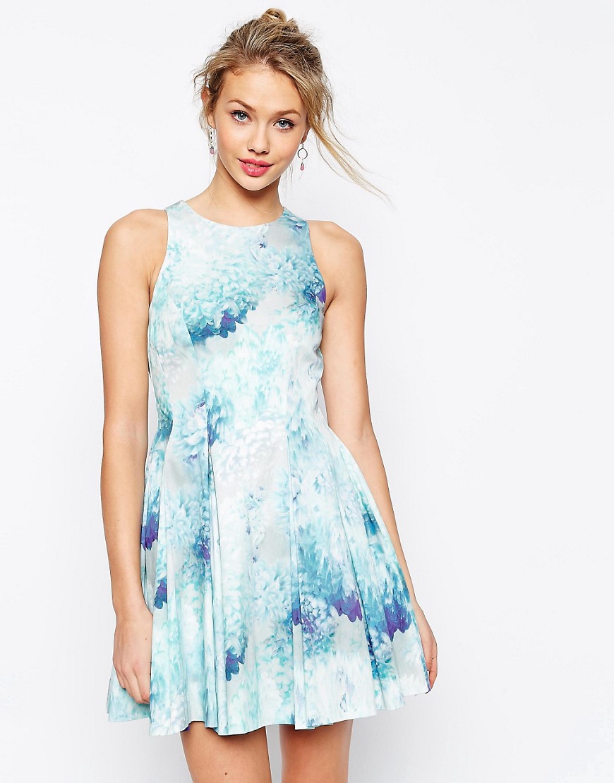 Comprar Minivestido de graduación con paneles y estampado de peonias de ASOS al mejor precio