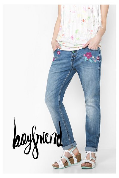 Comprar Desigual - Mujer - Jeans boyfriend bordados - Ethnic Teflores - Size 32 al mejor precio