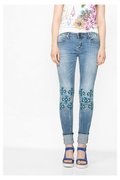 Comprar Desigual - Mujer - Jeans slim con flores bordadas - Ethnic Slim - Size 31 al mejor precio