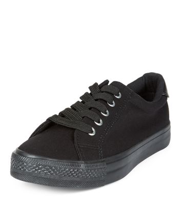 Comprar Teens Black Lace Up Plimsolls al mejor precio