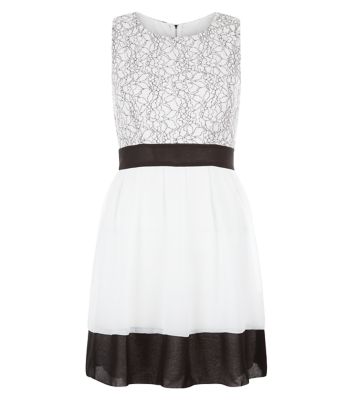 Comprar Girl in Mind Cream Floral Print Lace Skater Dress al mejor precio