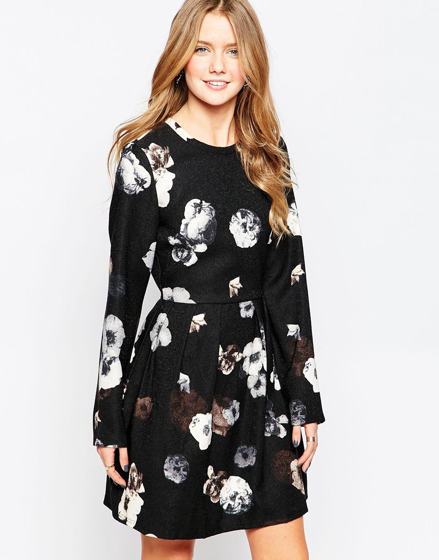 Comparar mejores precios Vestido skater grueso de manga larga con estampado floral oscuro de Yumi con descuentos Comprar Vestido skater grueso de manga larga con estampado floral oscuro de Yumi al mejor precio