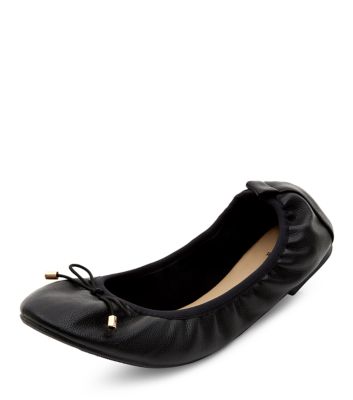 Comprar Wide Fit Black Elasticated Pumps al mejor precio
